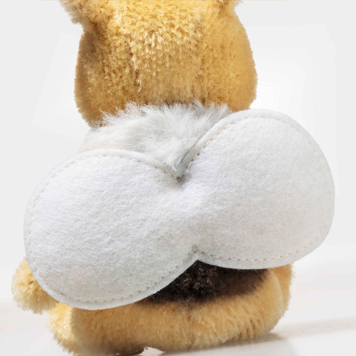 Steiff Disney Mini Winnie Puuh im Bienenkostüm