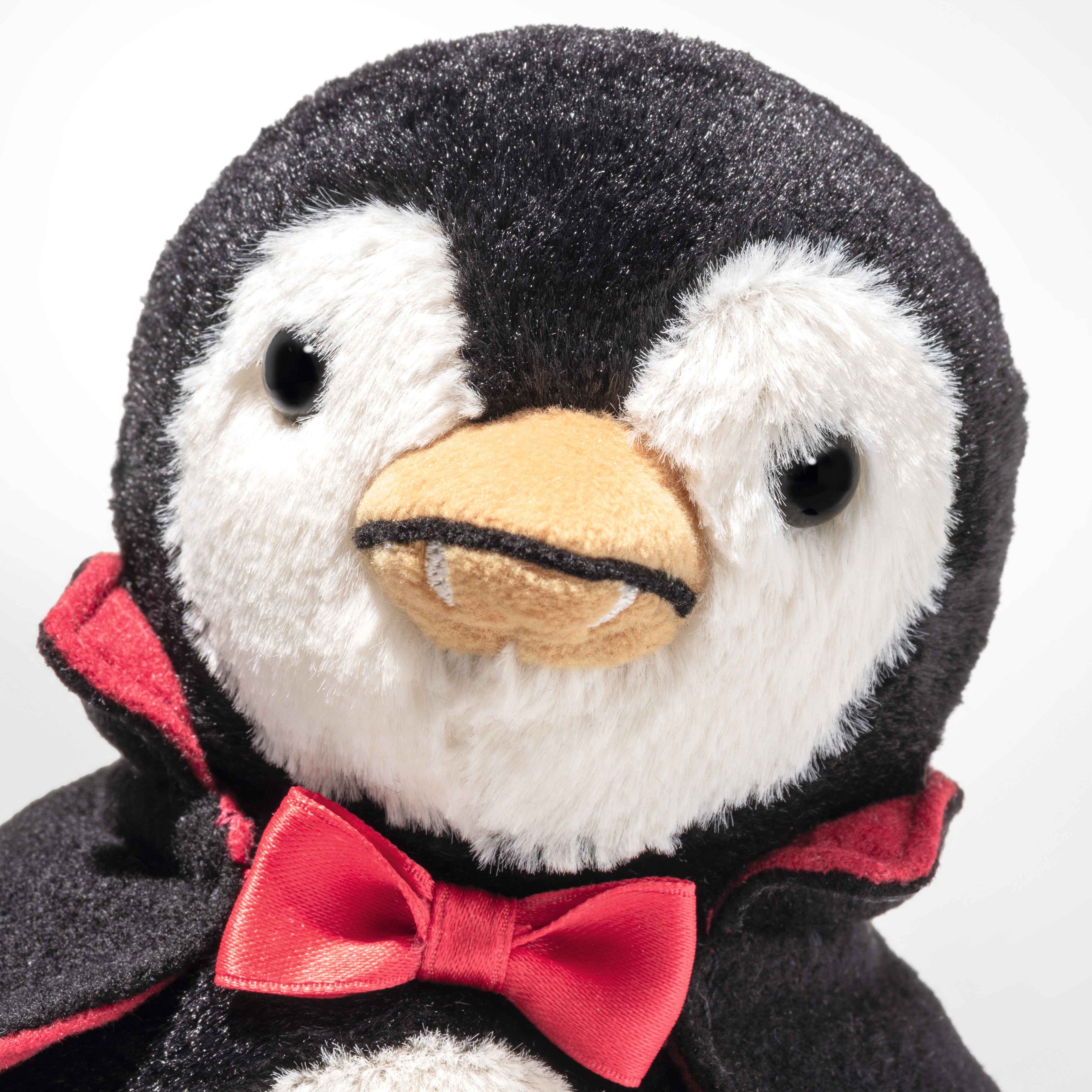 Steiff Pinguin Nibble der Vampir mit Umhang und Fliege 15 cm Halloween Collection